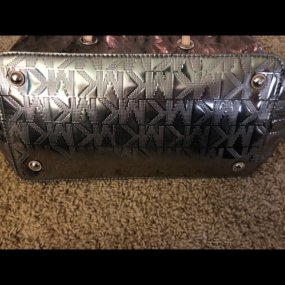 Michael Kors metallic tote - Picture 2 of 3